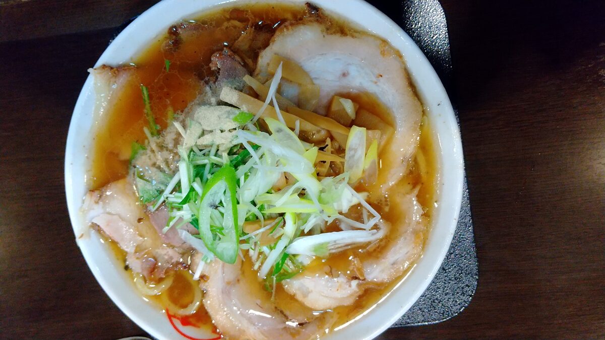 「手打ち麺処 暁天」のチャーシュー麺