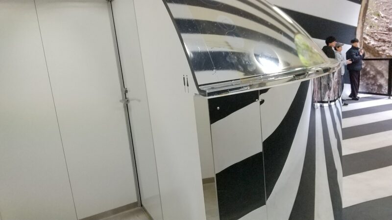 謎の物体が真ん中に・・・-清津峡トンネル・第二展望台（見晴台）の表示